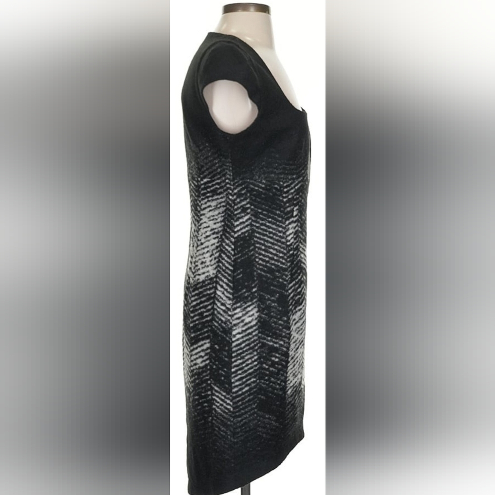 L.A.M.B. By Gwen Stefani Black and White Graphic Dress - Picture 3 of 4